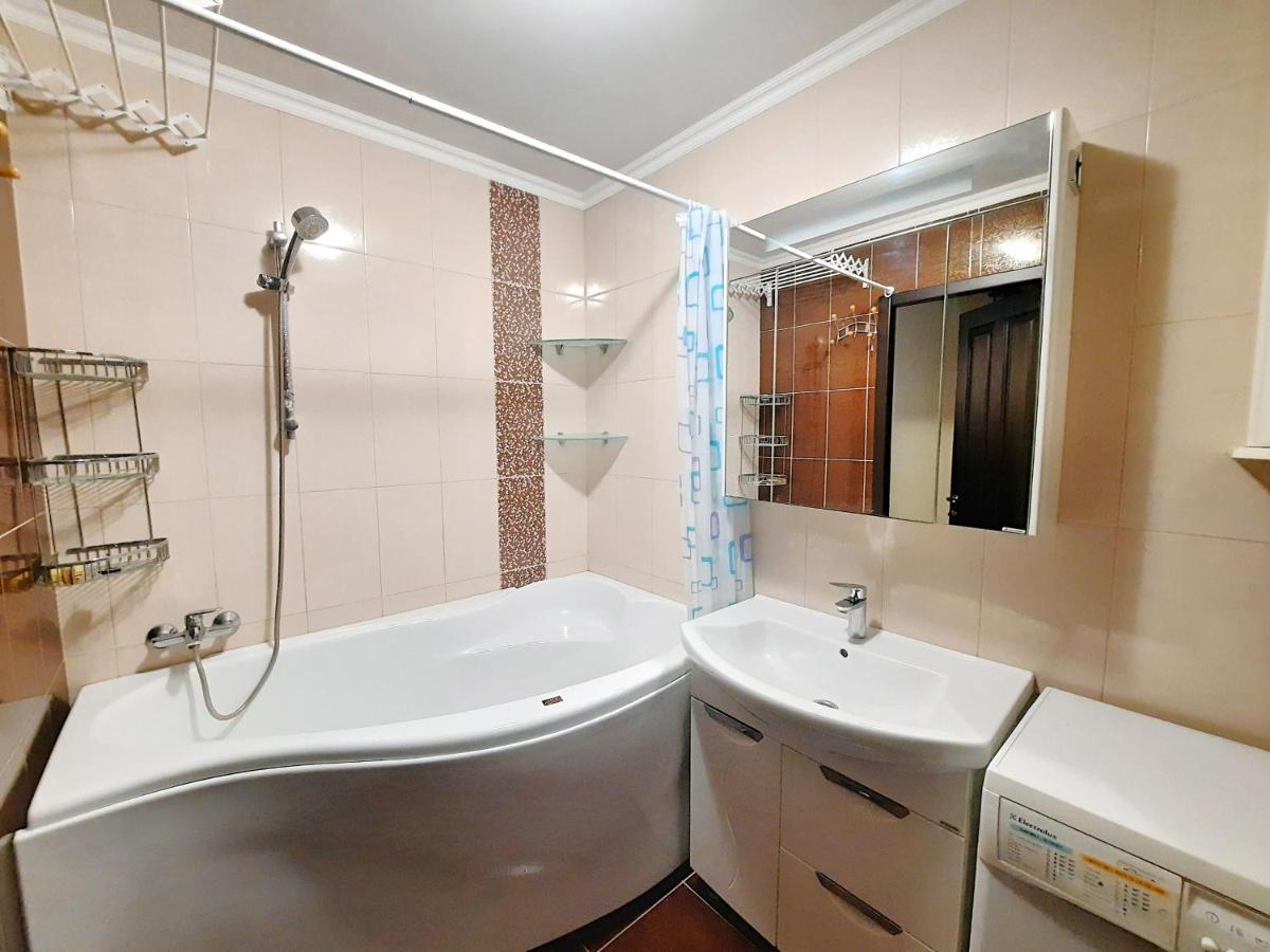 Ботанік Це 3 Кімнатна Квартира Подобово У Центрі Полтави Мережа Alex Apartments Безконтактне Заселення 24-7 Документи Для Відряджень 폴타바 외부 사진